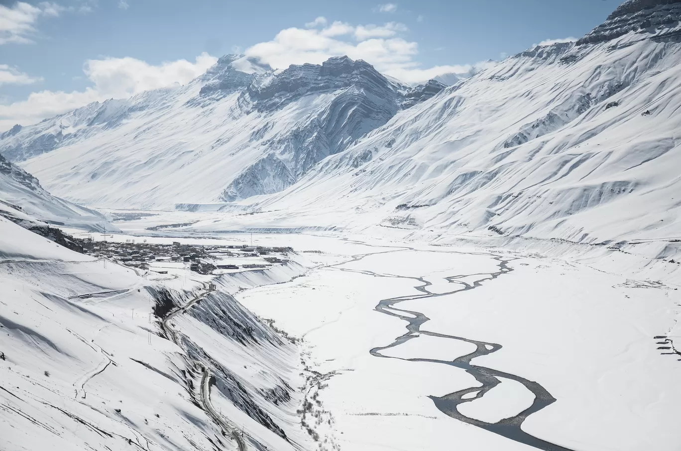 Photo of Spiti Valley By Anangsha Alomyan