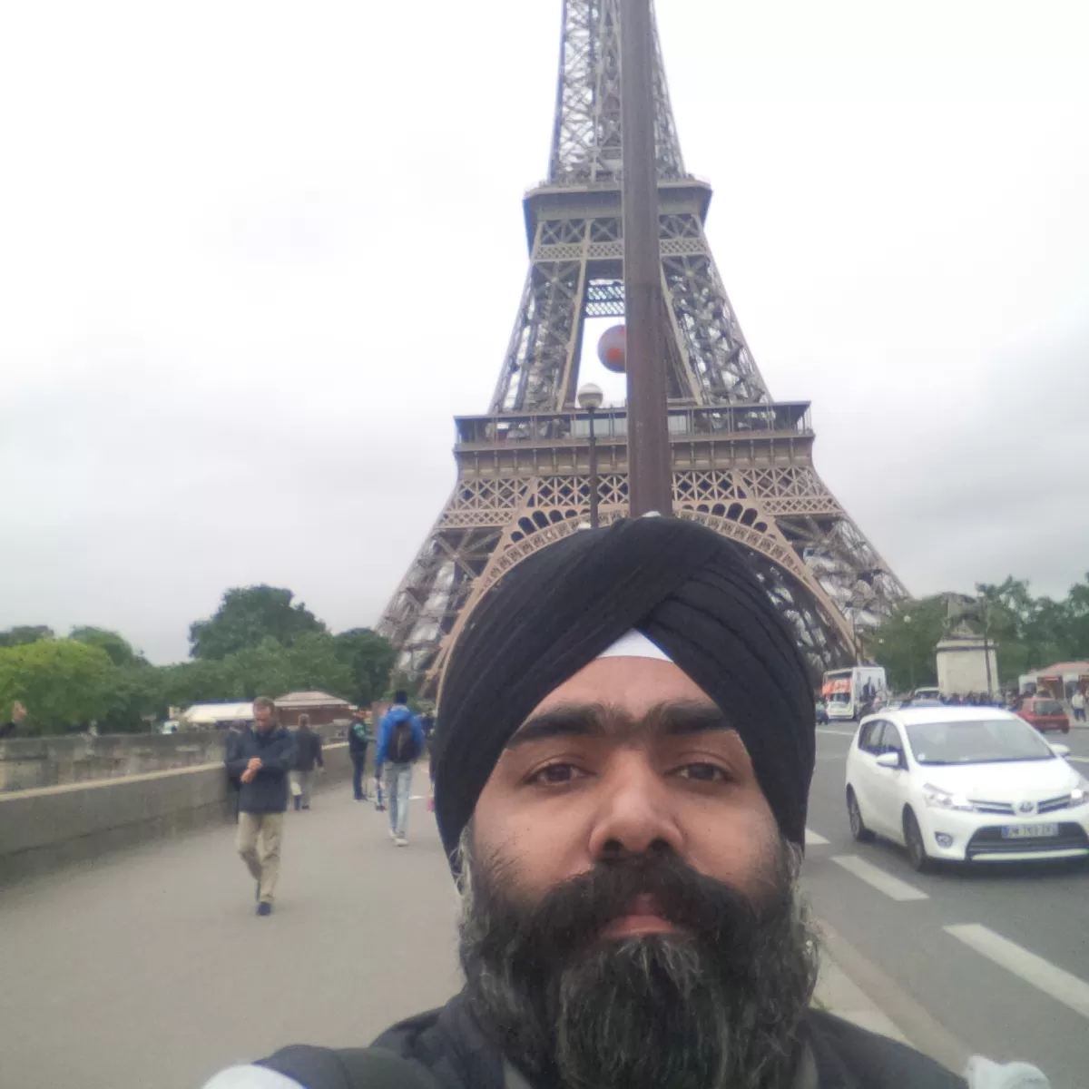 Photo of Eiffel Tower By Charandeep Singh
