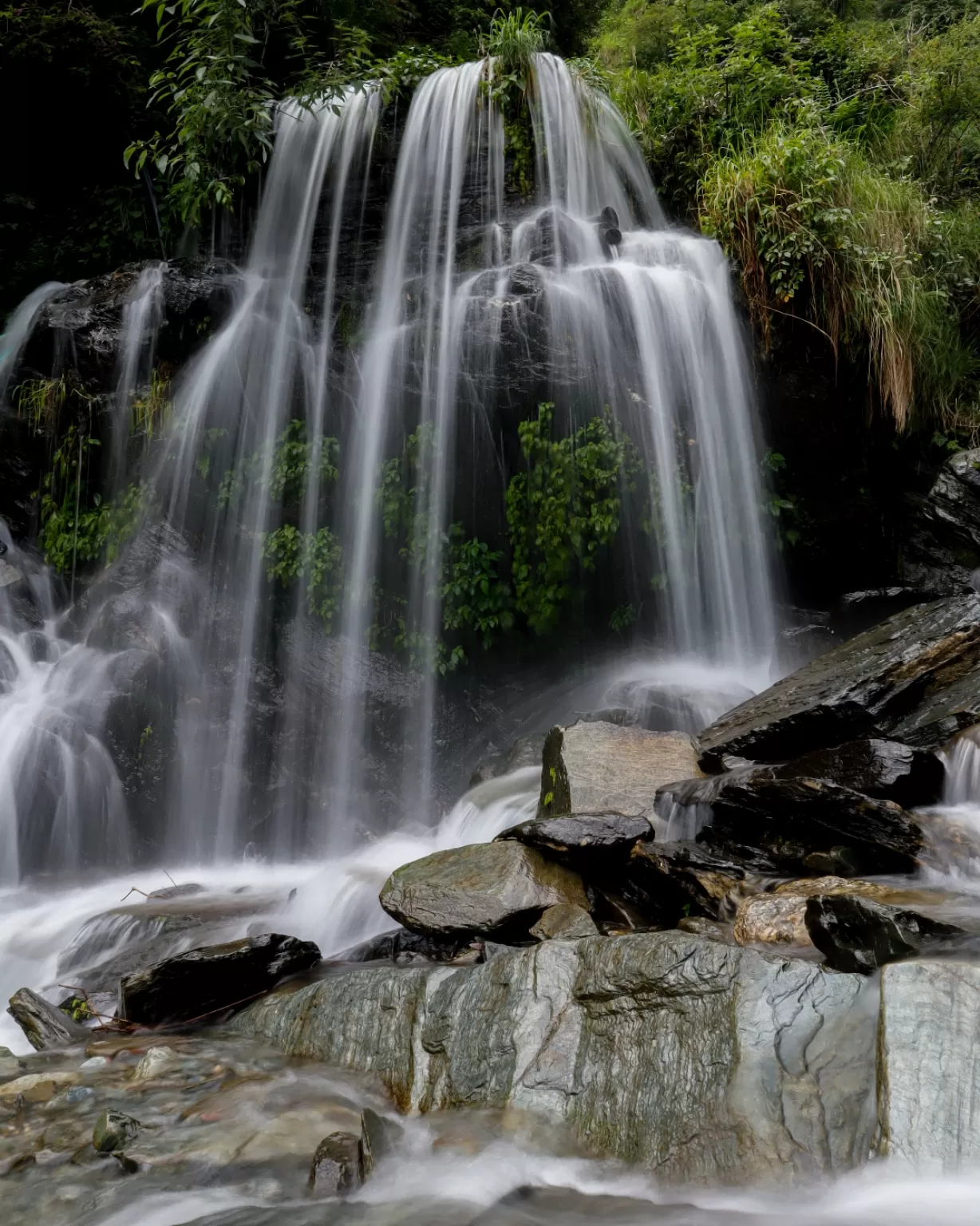 Photo of Bhagsunag Waterfall By Aditya Singh(Kakey) 