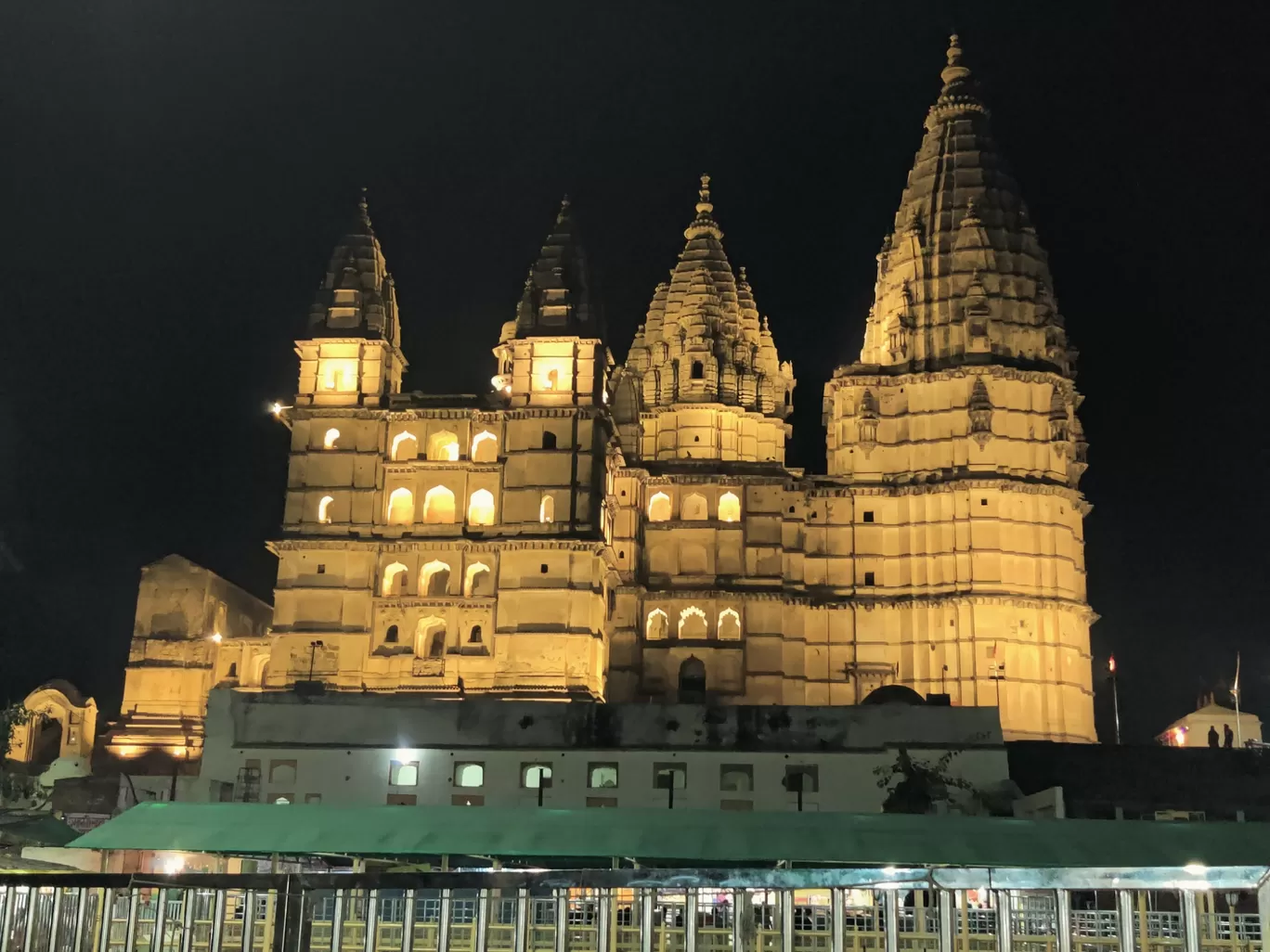 Photo of Chaturbhuj temple By Deepak Kapoor