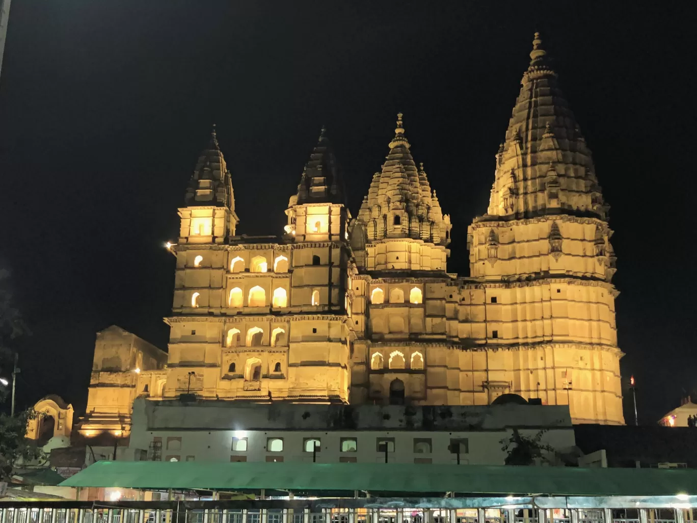 Photo of Chaturbhuj temple By Deepak Kapoor