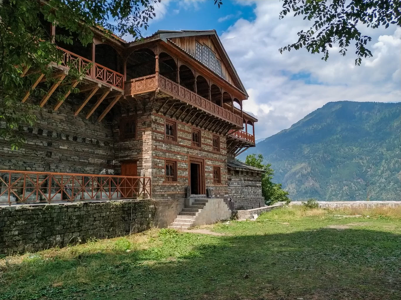 Photo of Naggar Castle By Ravi K Gupta