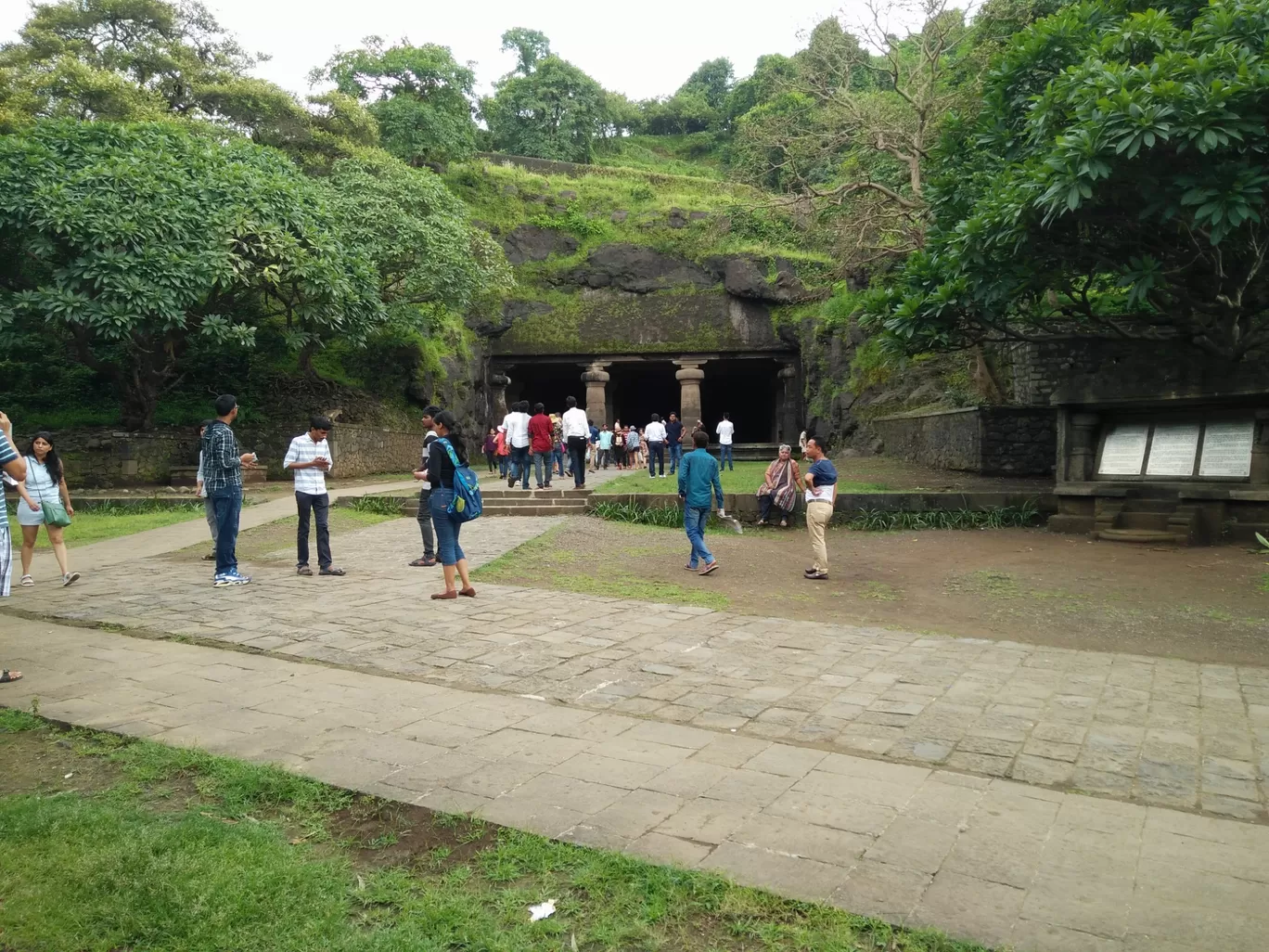 Photo of Elephanta Caves By Hari Chandu Vakacharla