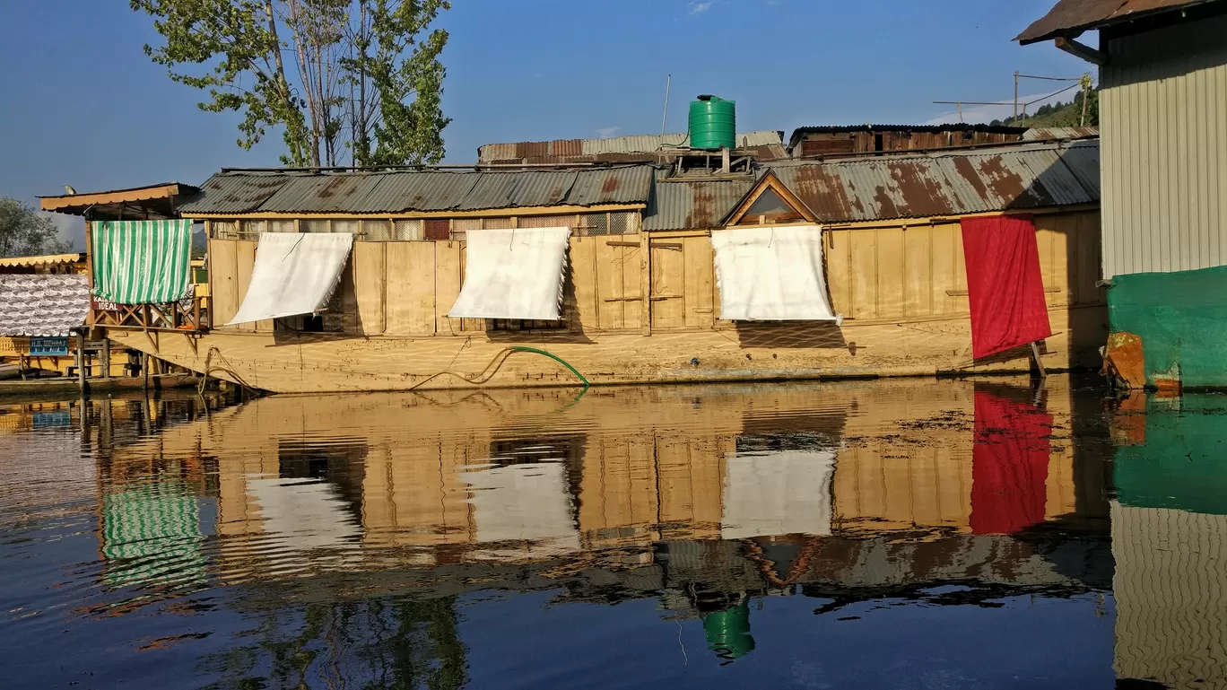 Photo of Dal Lake By Anusha Hebbar