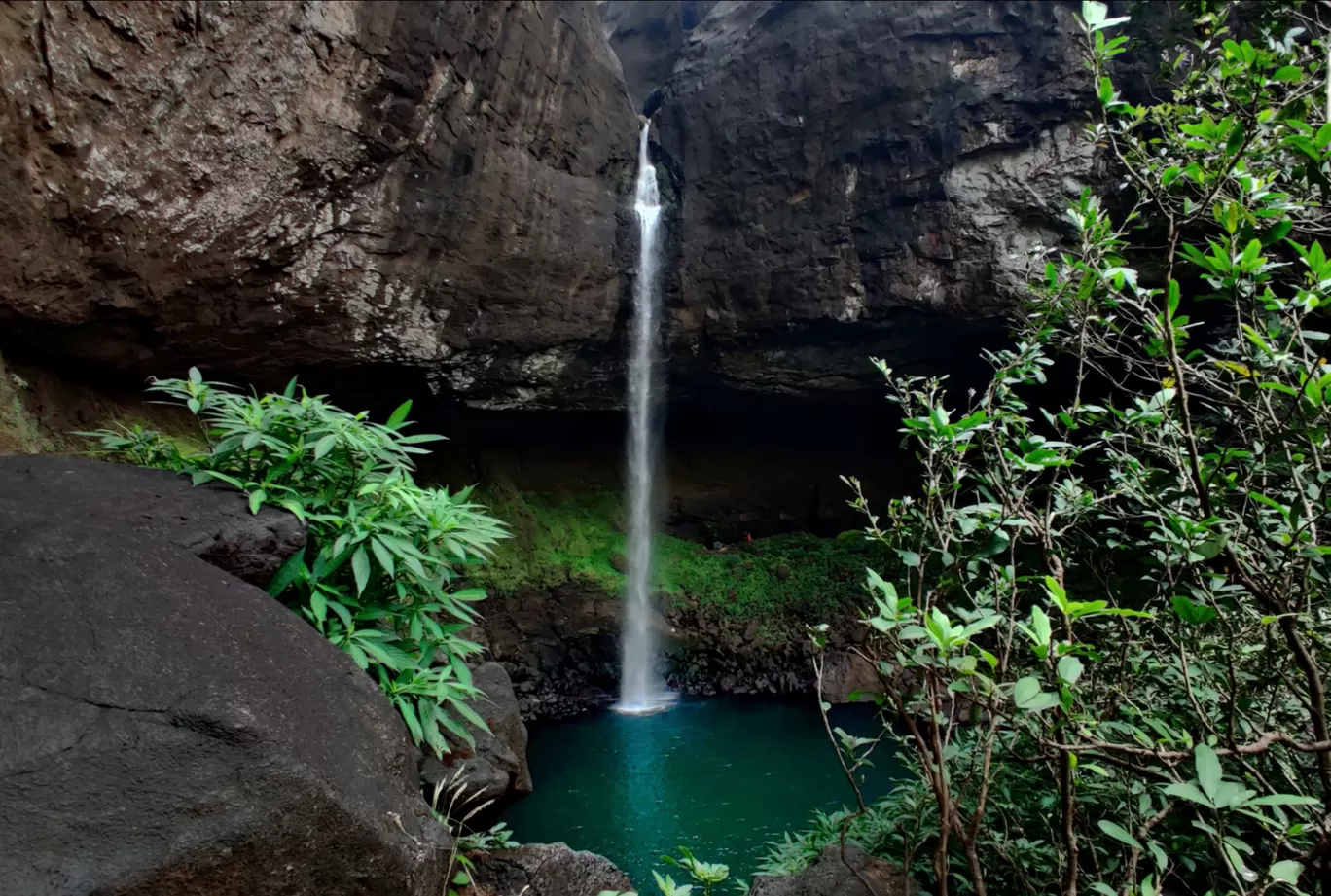 Photo of Devkund Waterfall By Vinit Tayade