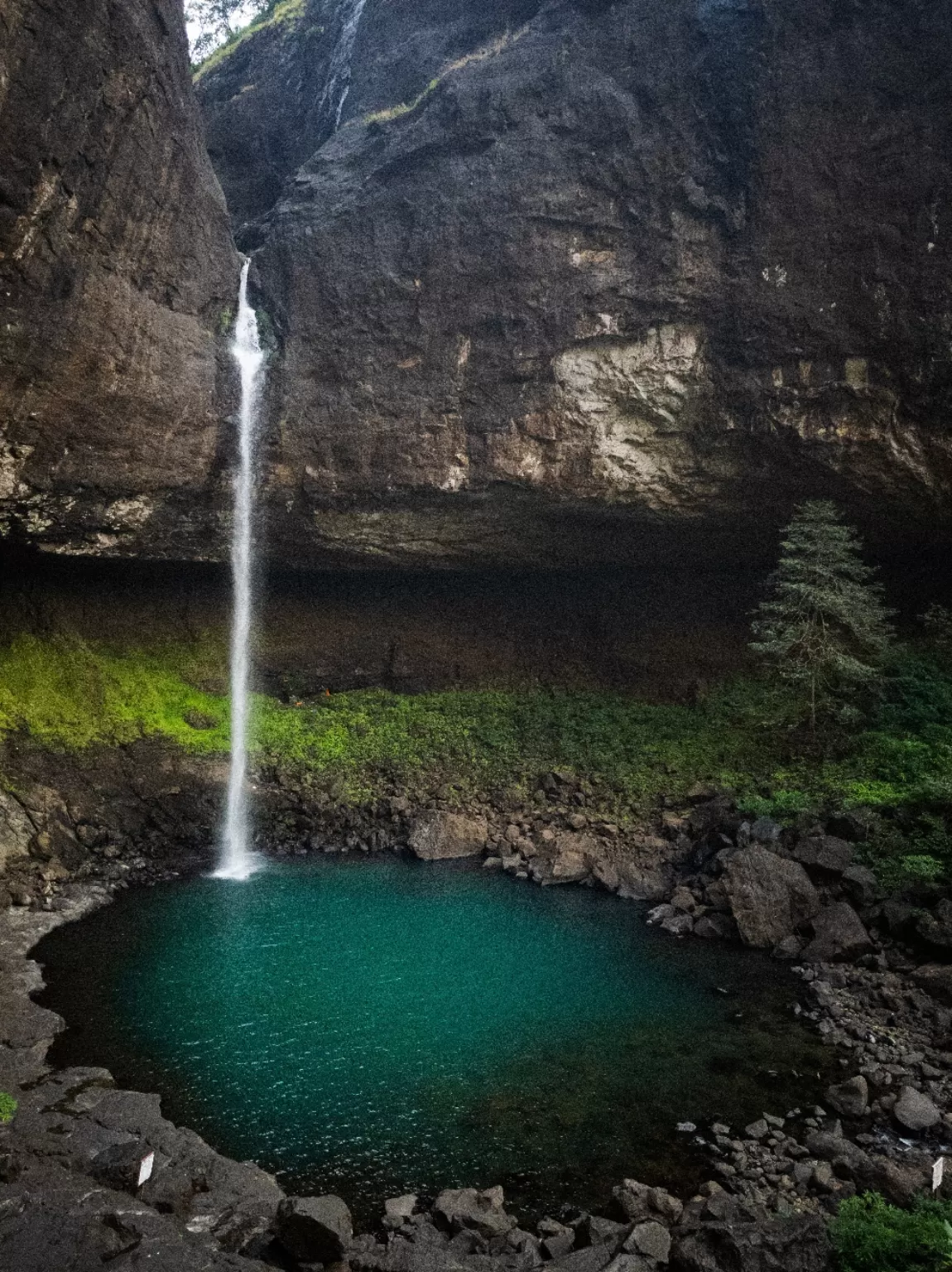 Photo of Devkund Waterfall By Vinit Tayade