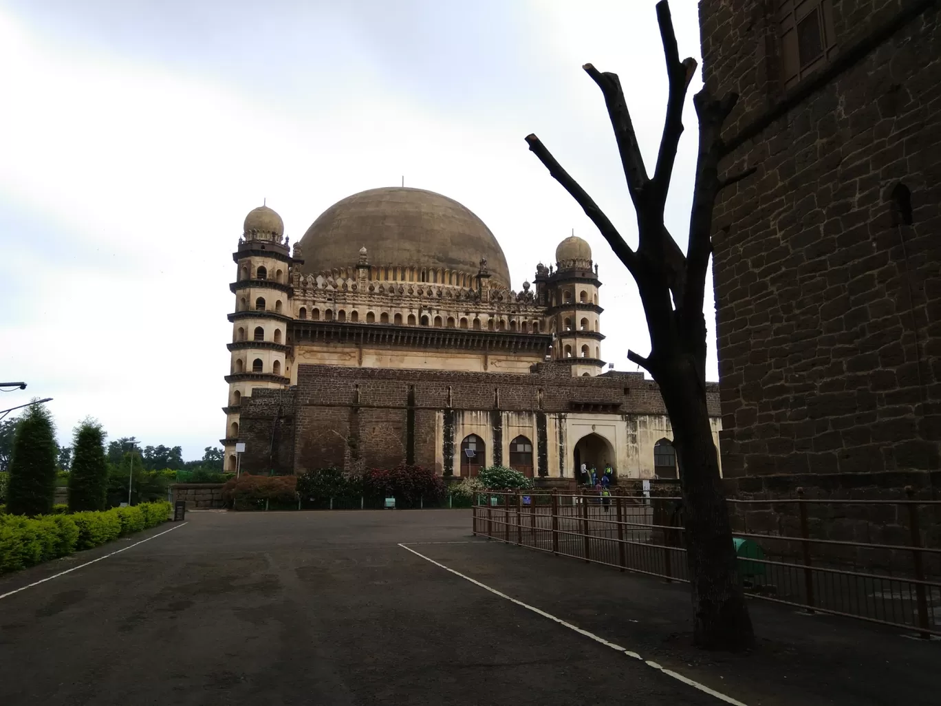 Photo of Gol Gumbaz By Kalaichezhiyan P