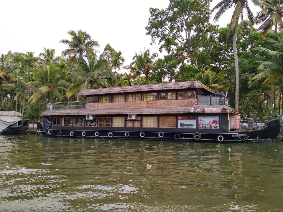 Photo of KERALA BACKWATER HOUSEBOAT By Dr Neeraj Garg