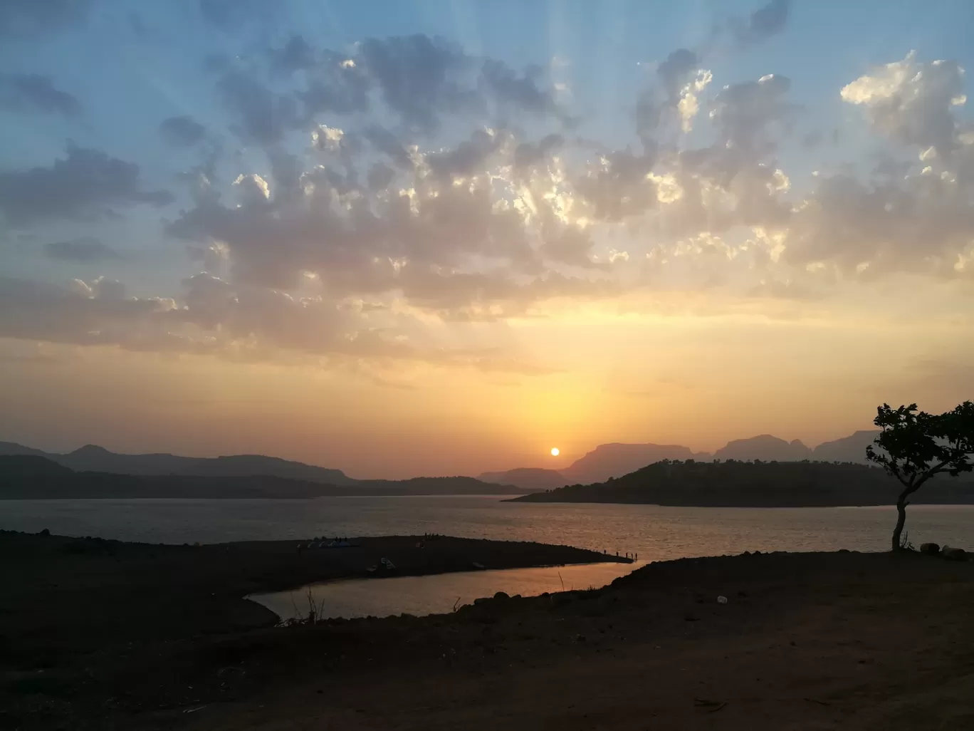 Photo of Bhandardara Lake camping By Diza Shah