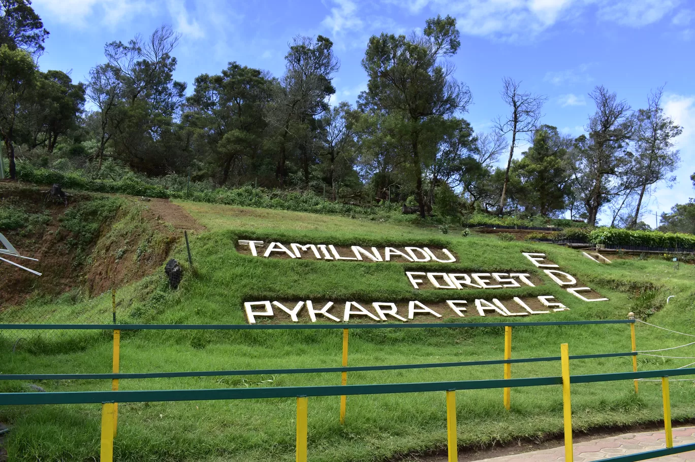 Photo of Ooty By Shameek Mukhopadhyay