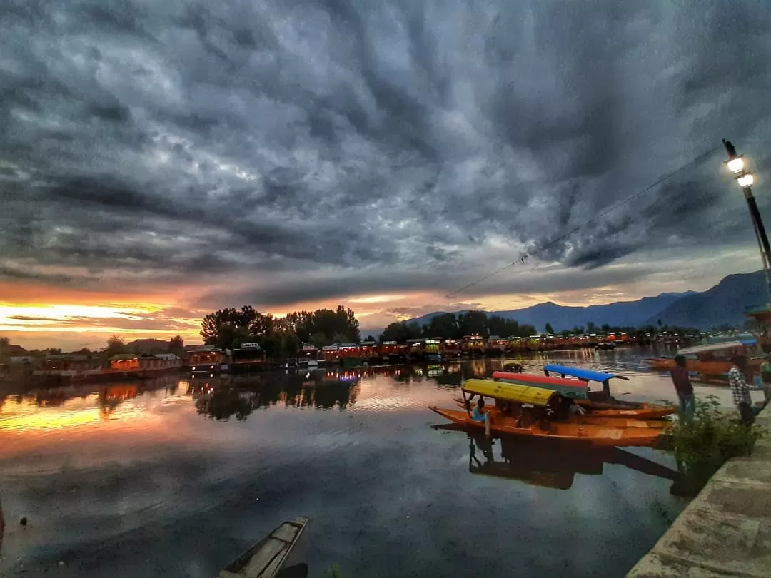 Photo of Dal Lake By Parul Gupta