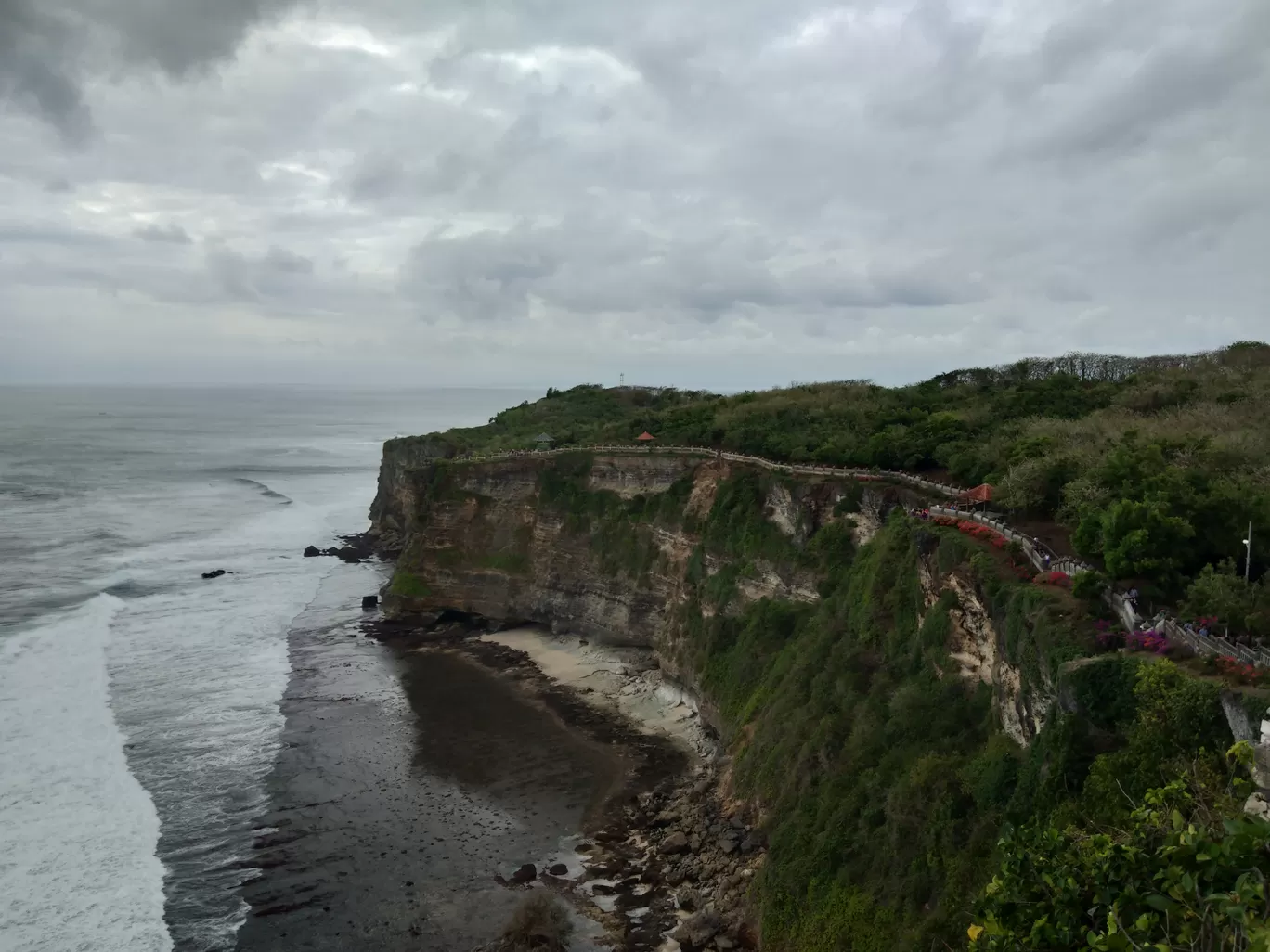 Photo of Uluwatu Temple By Manali Dhanesha