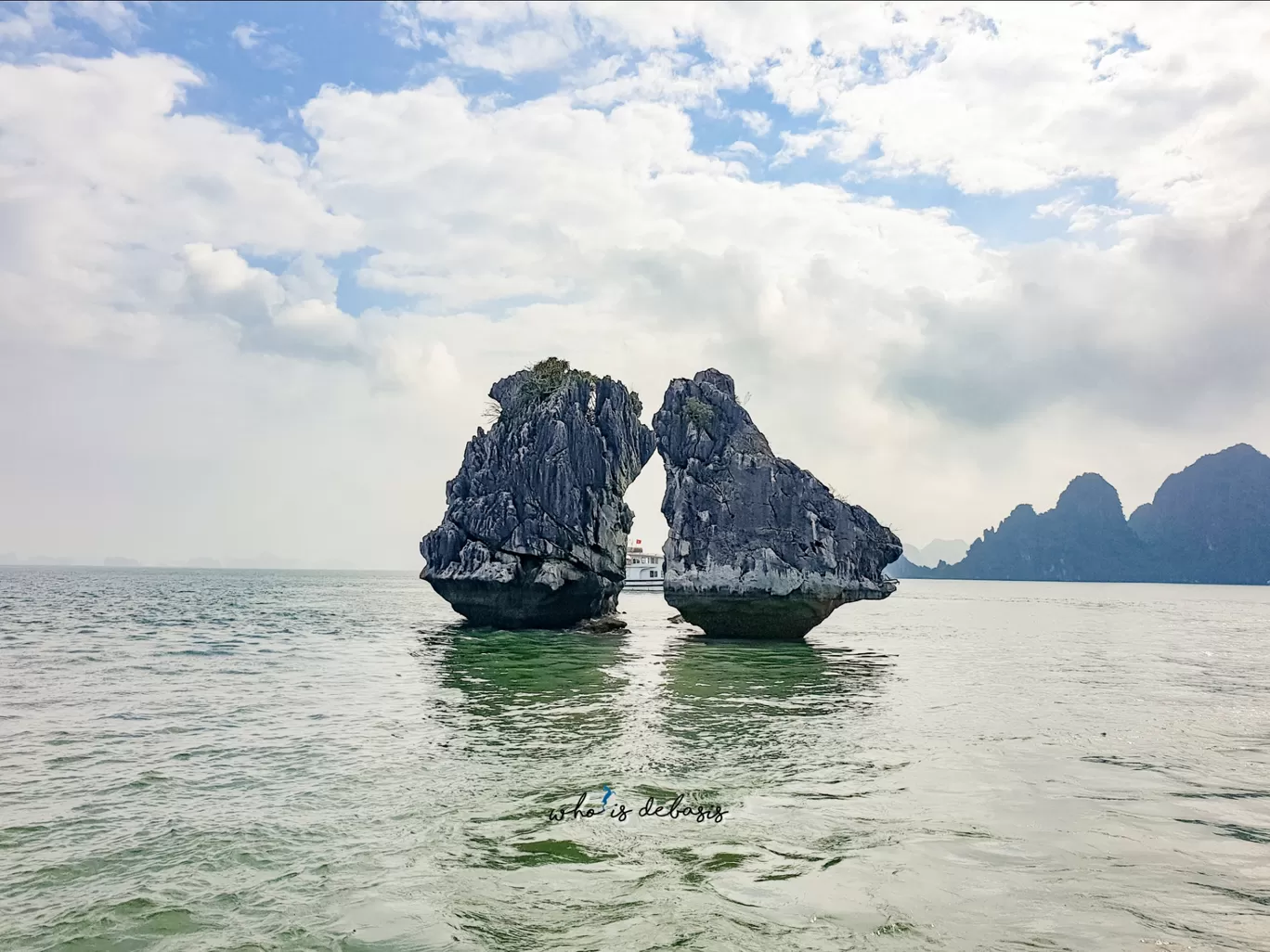 Photo of Hạ Long Bay By Debasis Mahapatra