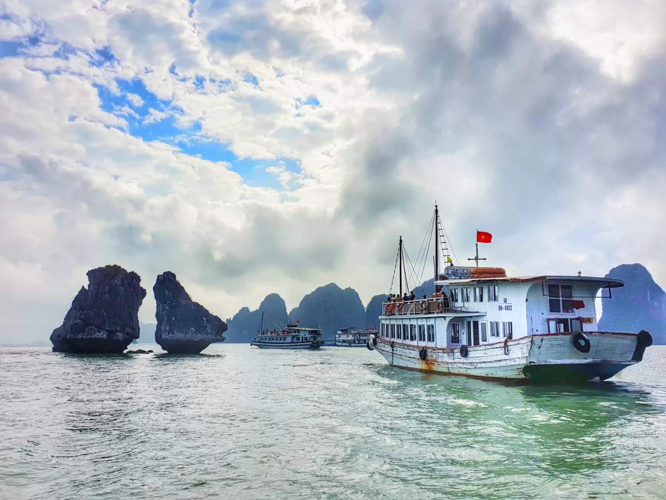 Photo of Hạ Long Bay By Debasis Mahapatra