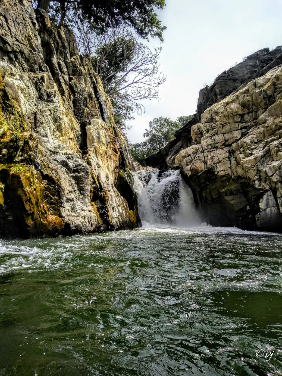 Photo of Hogenakkal Waterfalls By V J