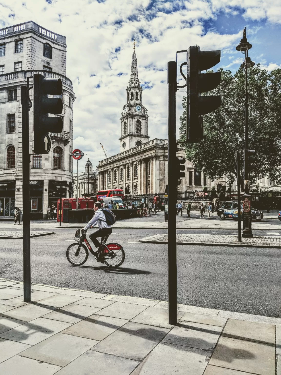 Photo of London By Suvasni 