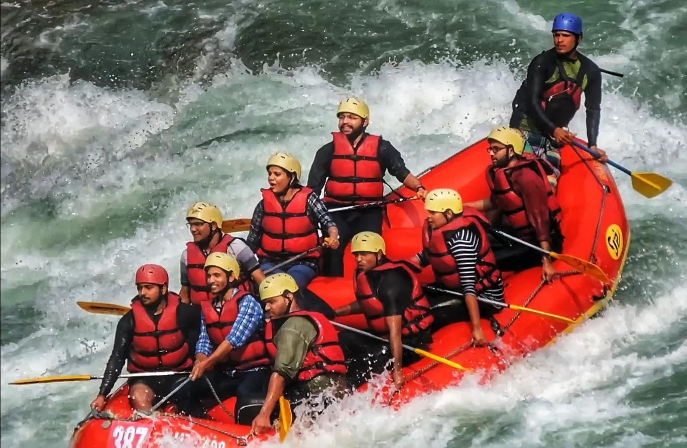 Photo of Rishikesh By Venkata Sai Rahul Nagapuri