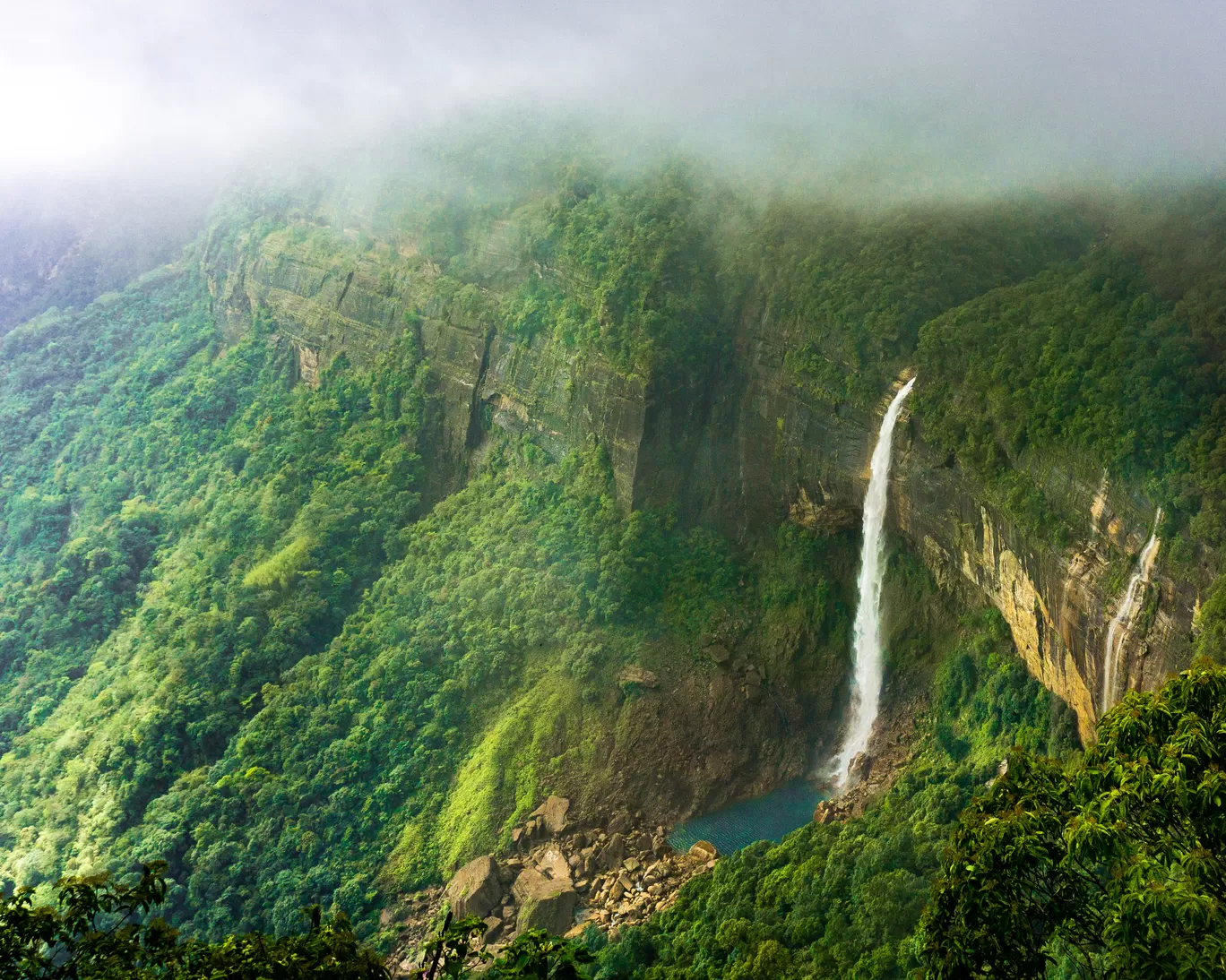 Photo of NohKaLikai Falls By Raghav Rai Ralhan