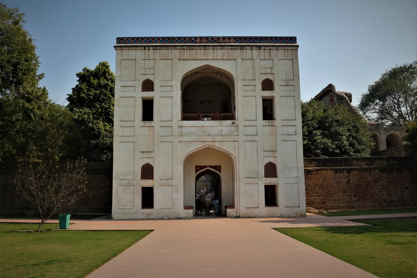 Photo of New Delhi By Faltuvlogger