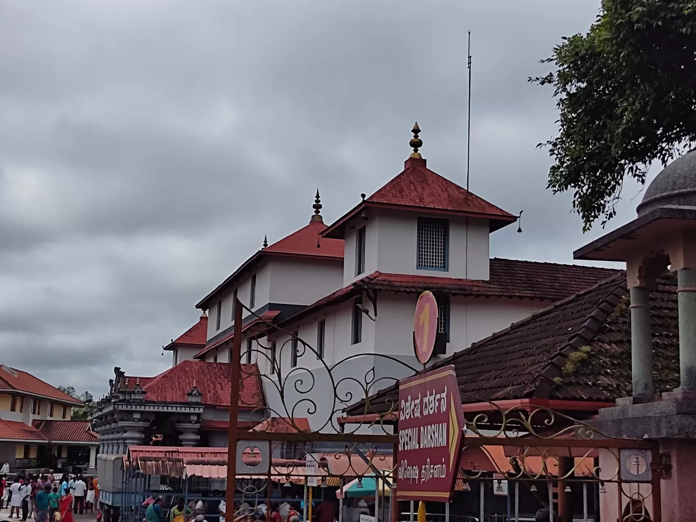 Photo of Dharmasthala Temple By iamasanchari (Natesh Achar)