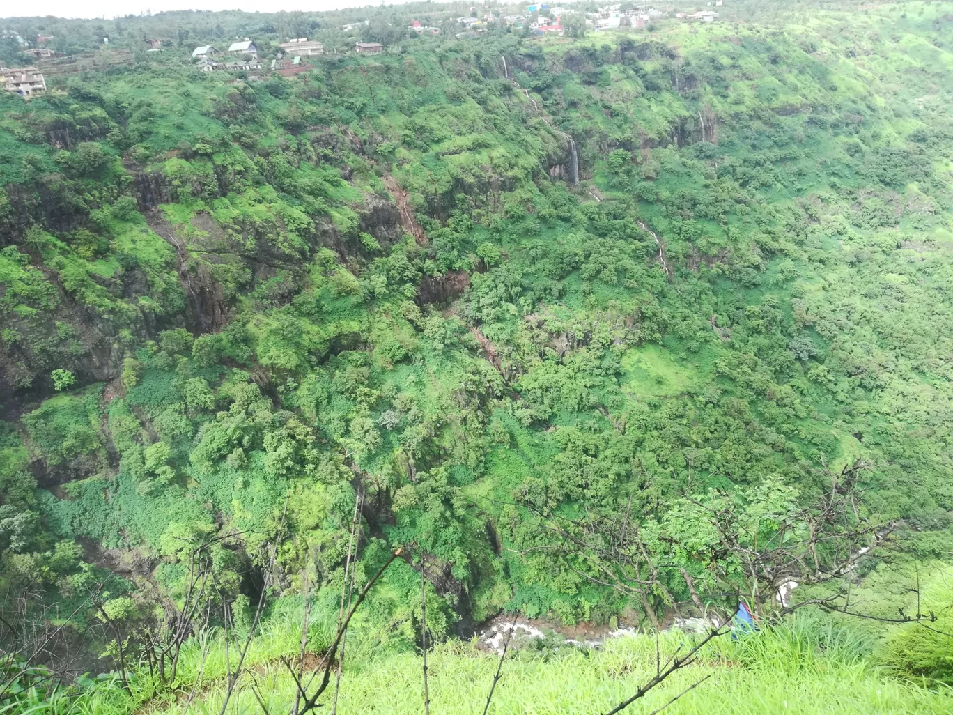 Photo of Lingmala Waterfall Point By Yash Gandhi