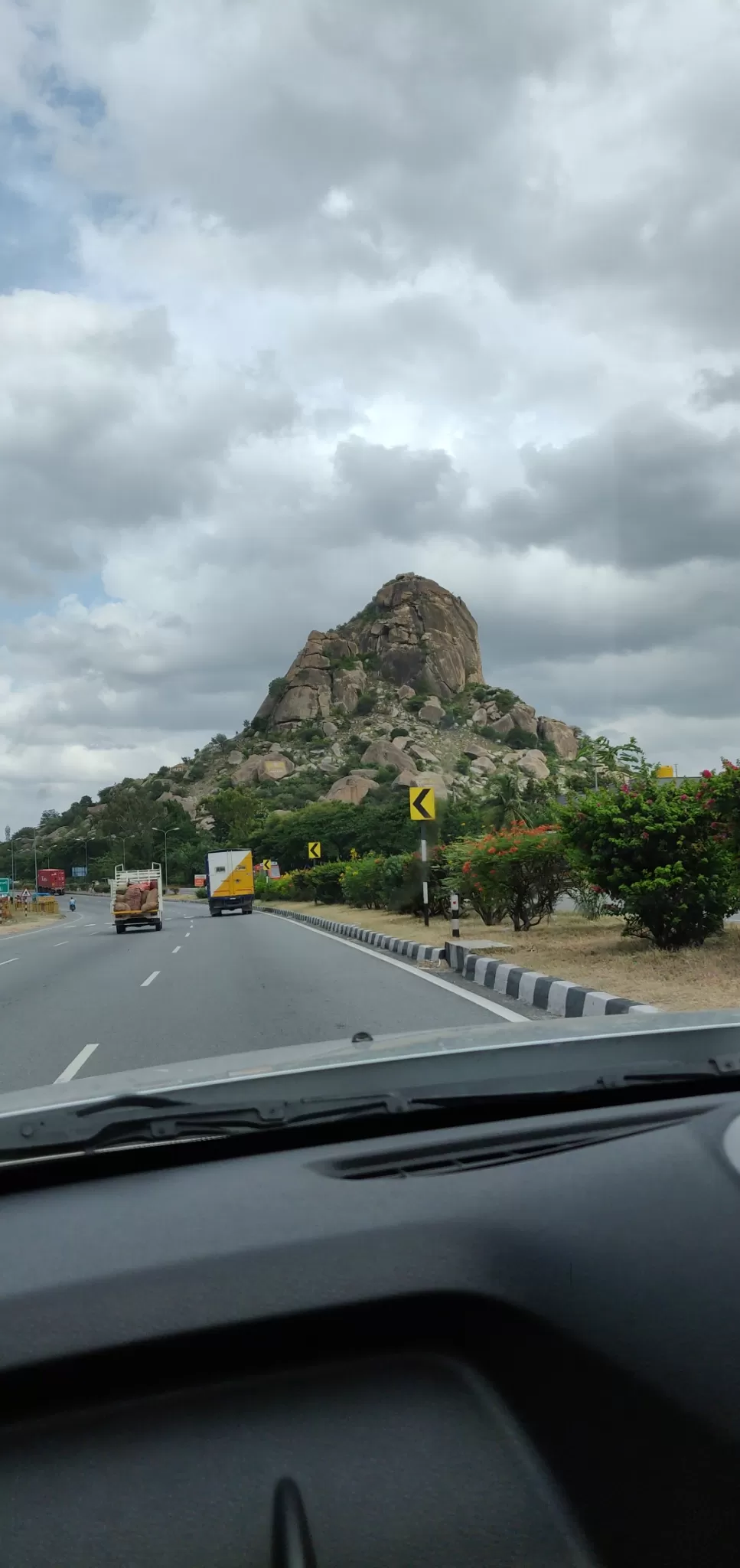 Photo of Yercaud Kanavaipudur Road By Maheroo Butt