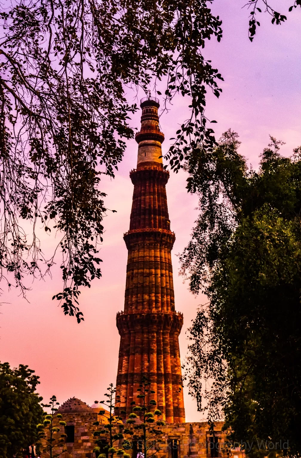 Photo of Qutub Minar By Sanchit Goyal
