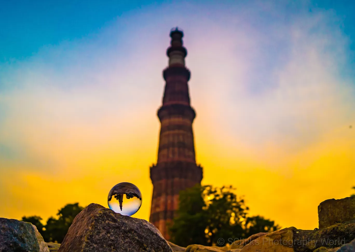Photo of Qutub Minar By Sanchit Goyal
