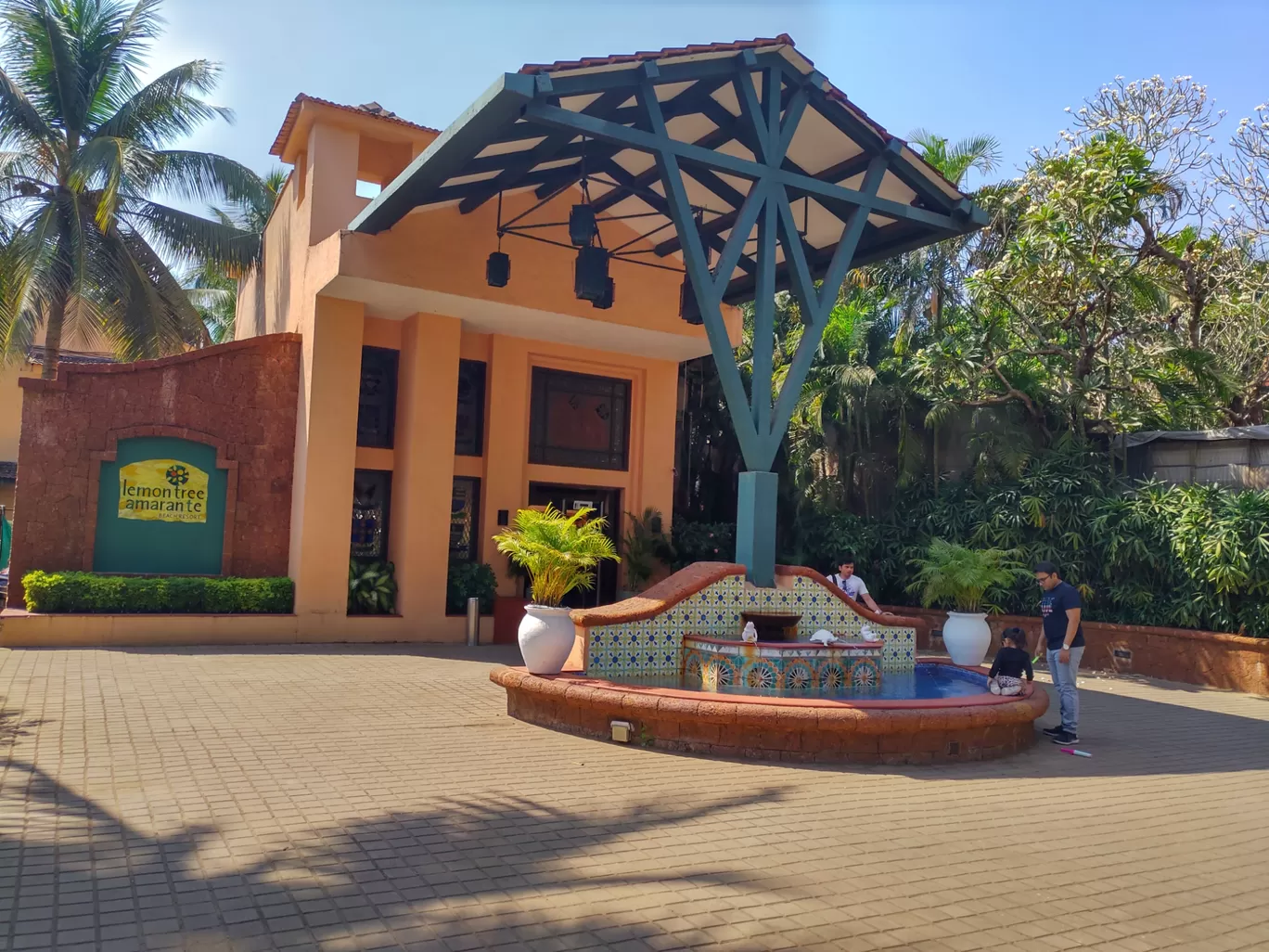 Photo of Candolim Beach Road By vinod Mahajan