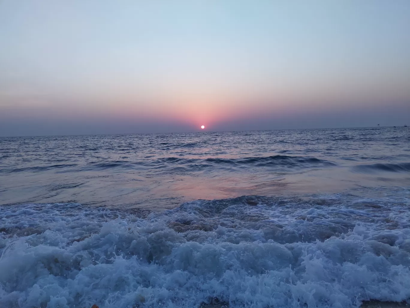 Photo of Candolim Beach Road By vinod Mahajan