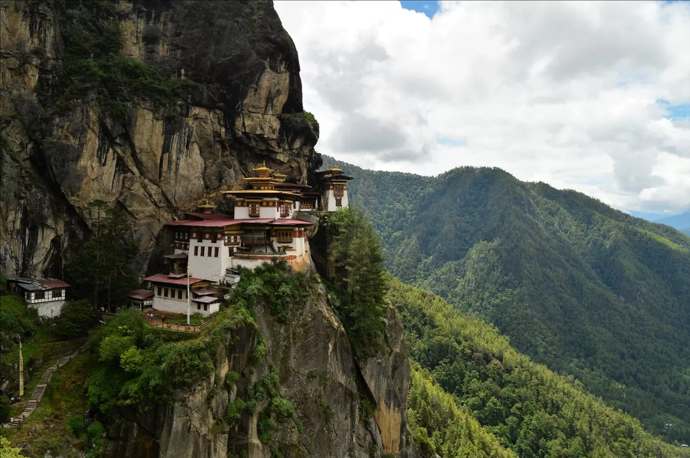 Photo of Bhutan By Pranav Mehendale