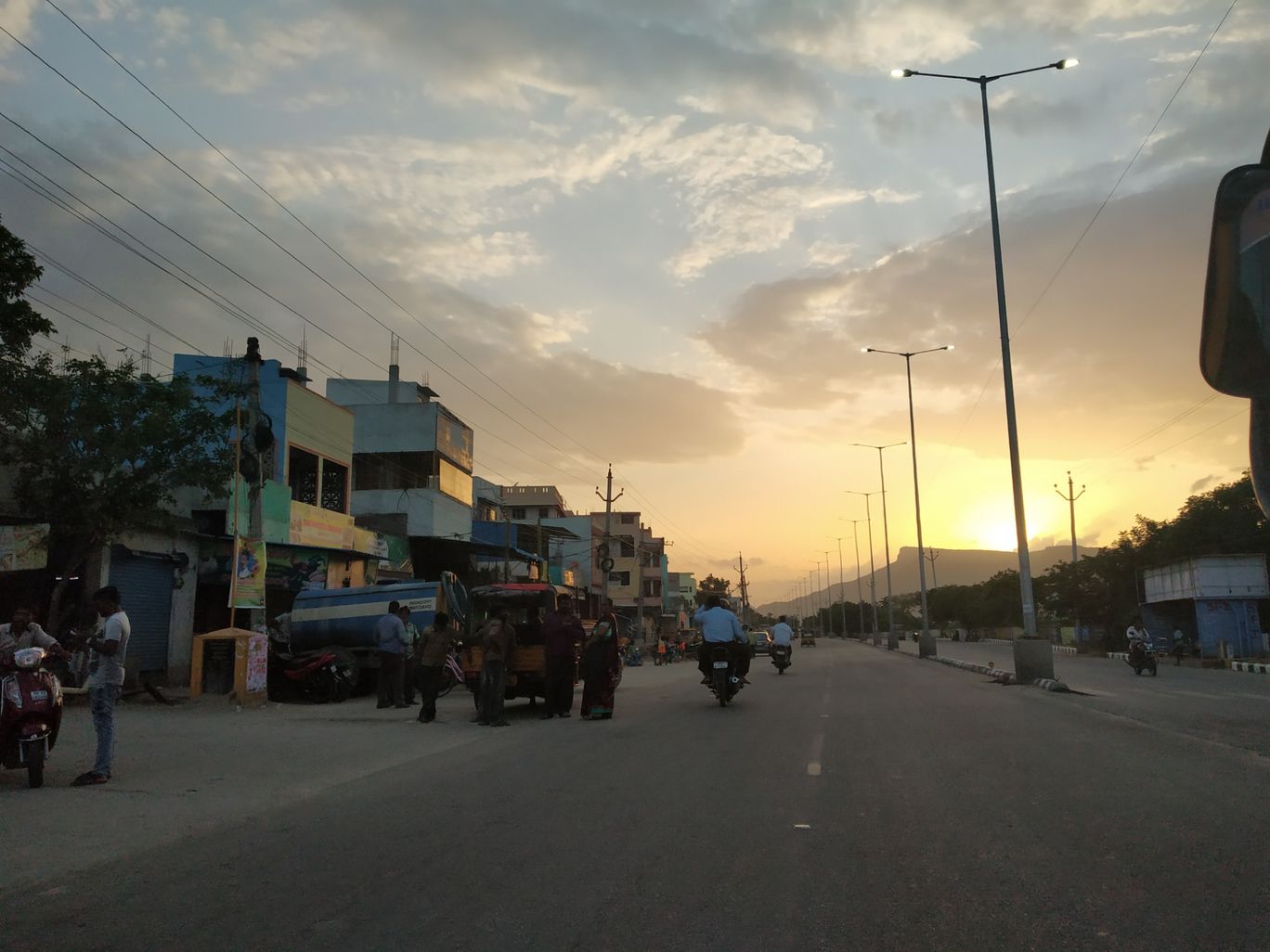 Photo of Renigunta - Tirupathi Road By Barnadip Banerjee