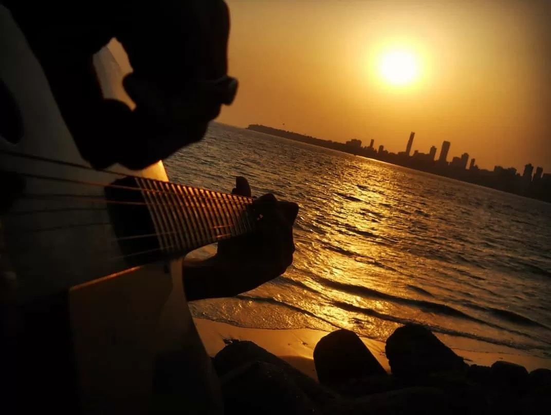 Photo of Marine Drive By Ved Thakkar