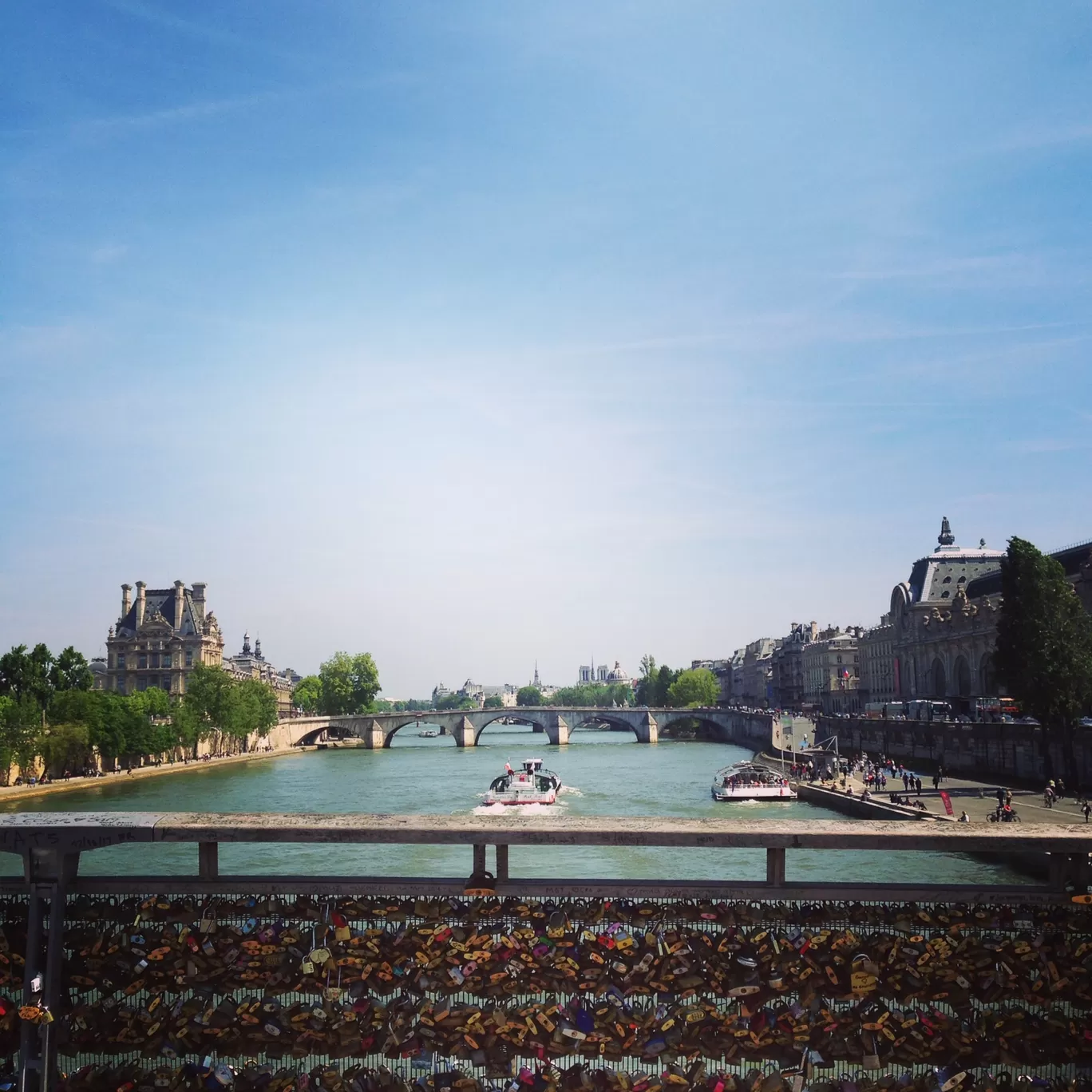 Photo of Paris By Julie Bordoloi