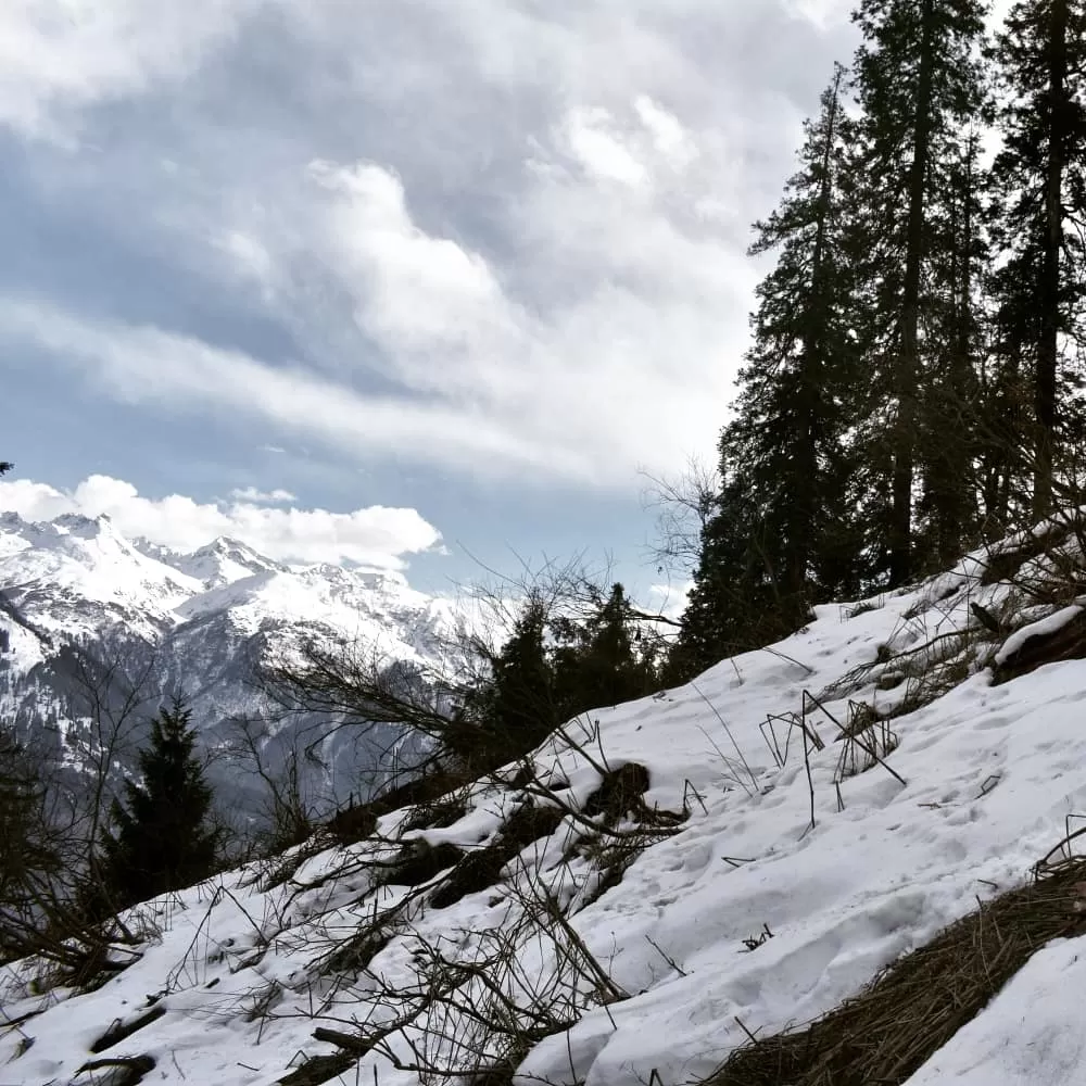 Photo of Lama Dugh Trek Start Point By Divyanshu Bhatia