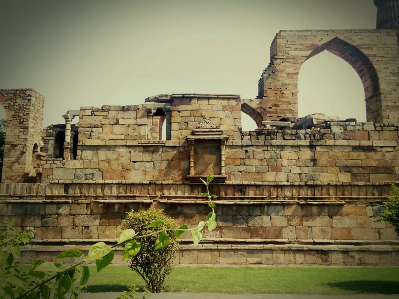 Photo of Qutub Complex By Silkey