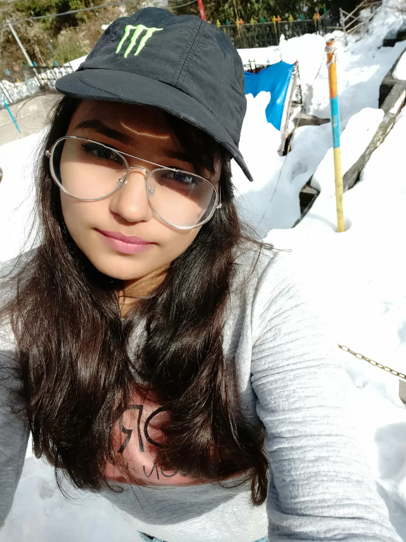 Cover Image of divya tomar