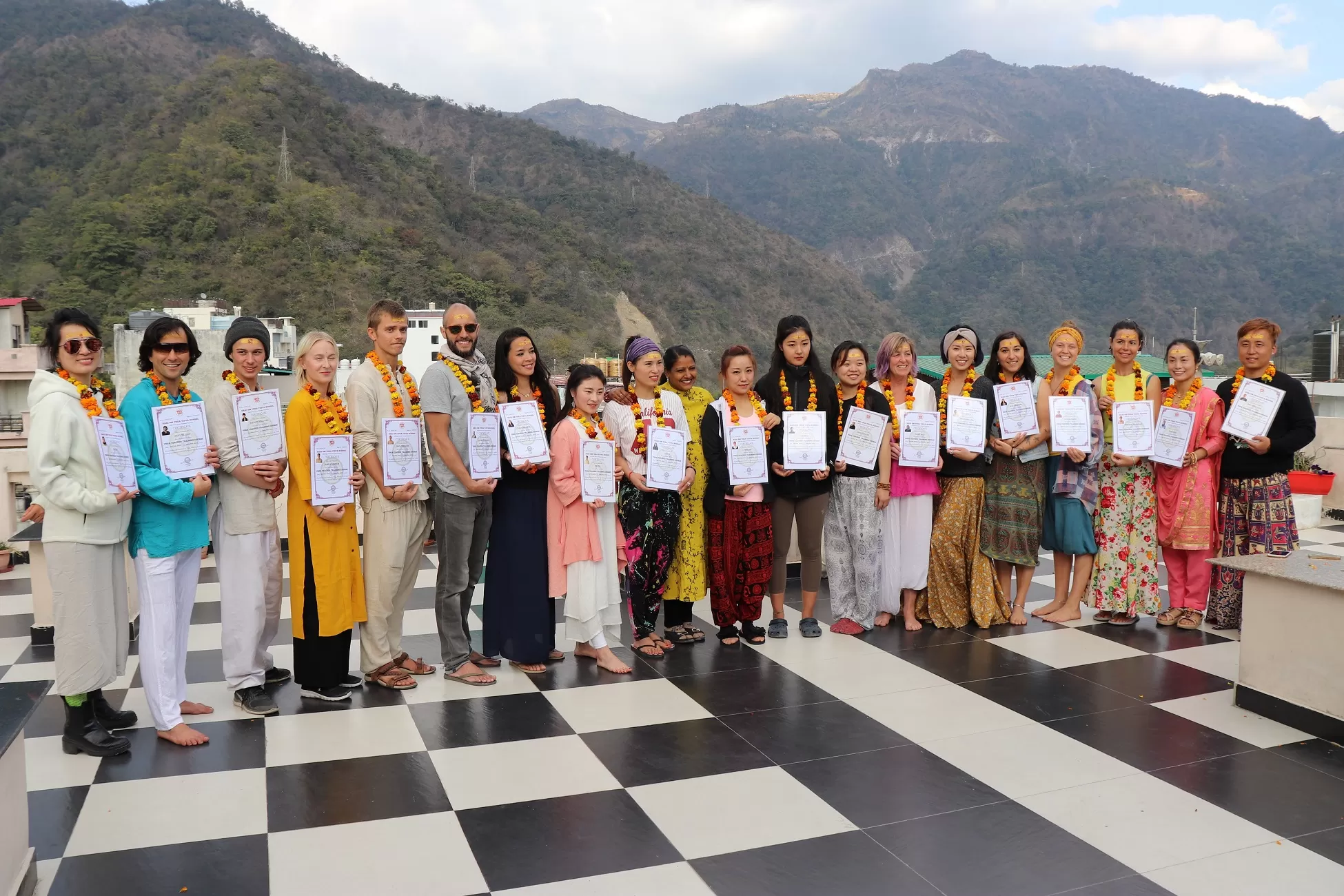 Cover Image of Hari Om Yoga Vidya School
