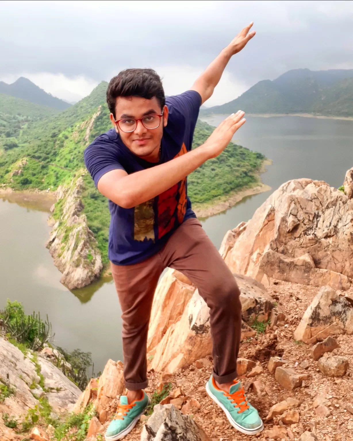 Cover Image of LAXMIKANT RATHI