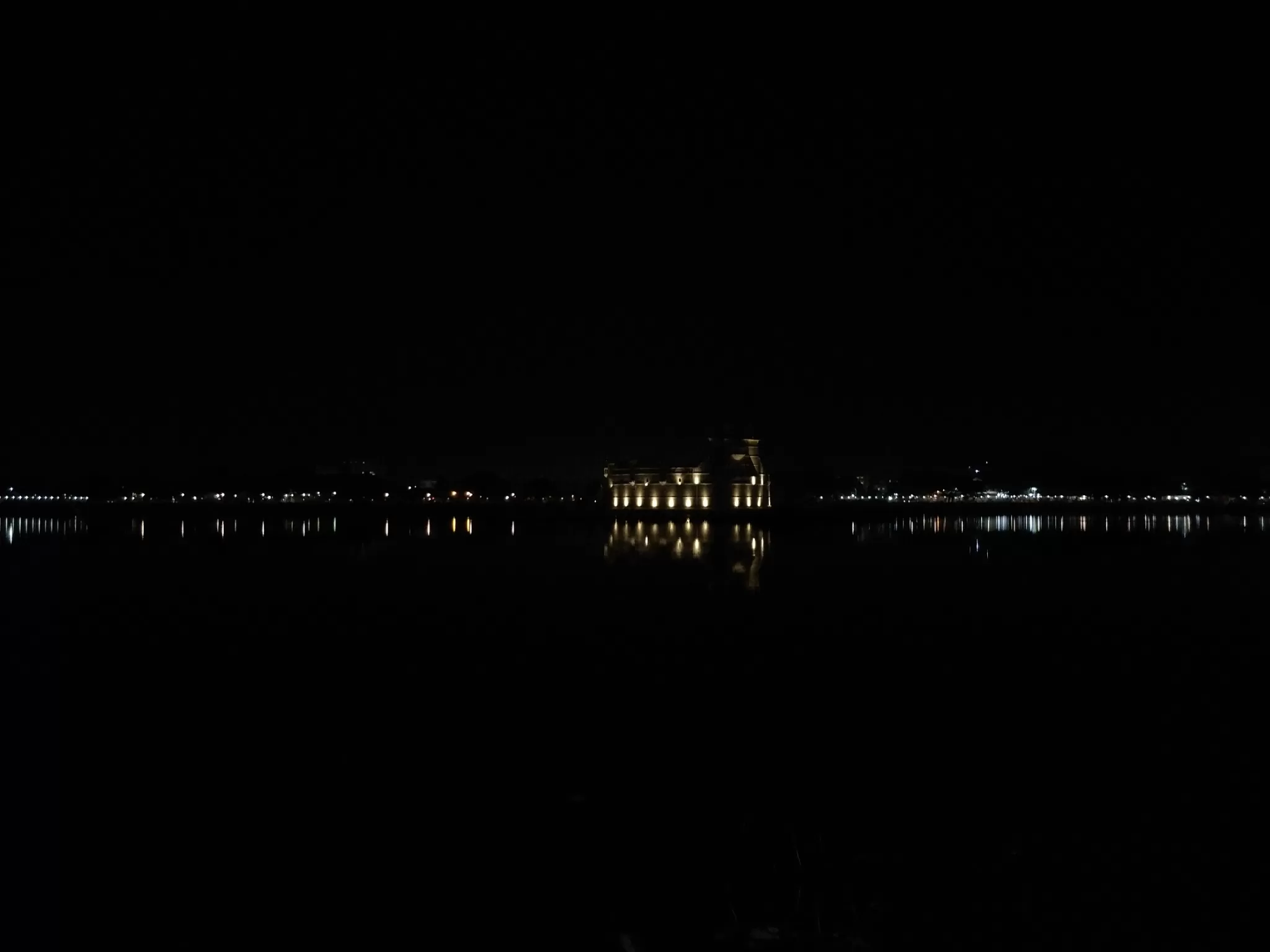 Cover Image of Tank Nikunj