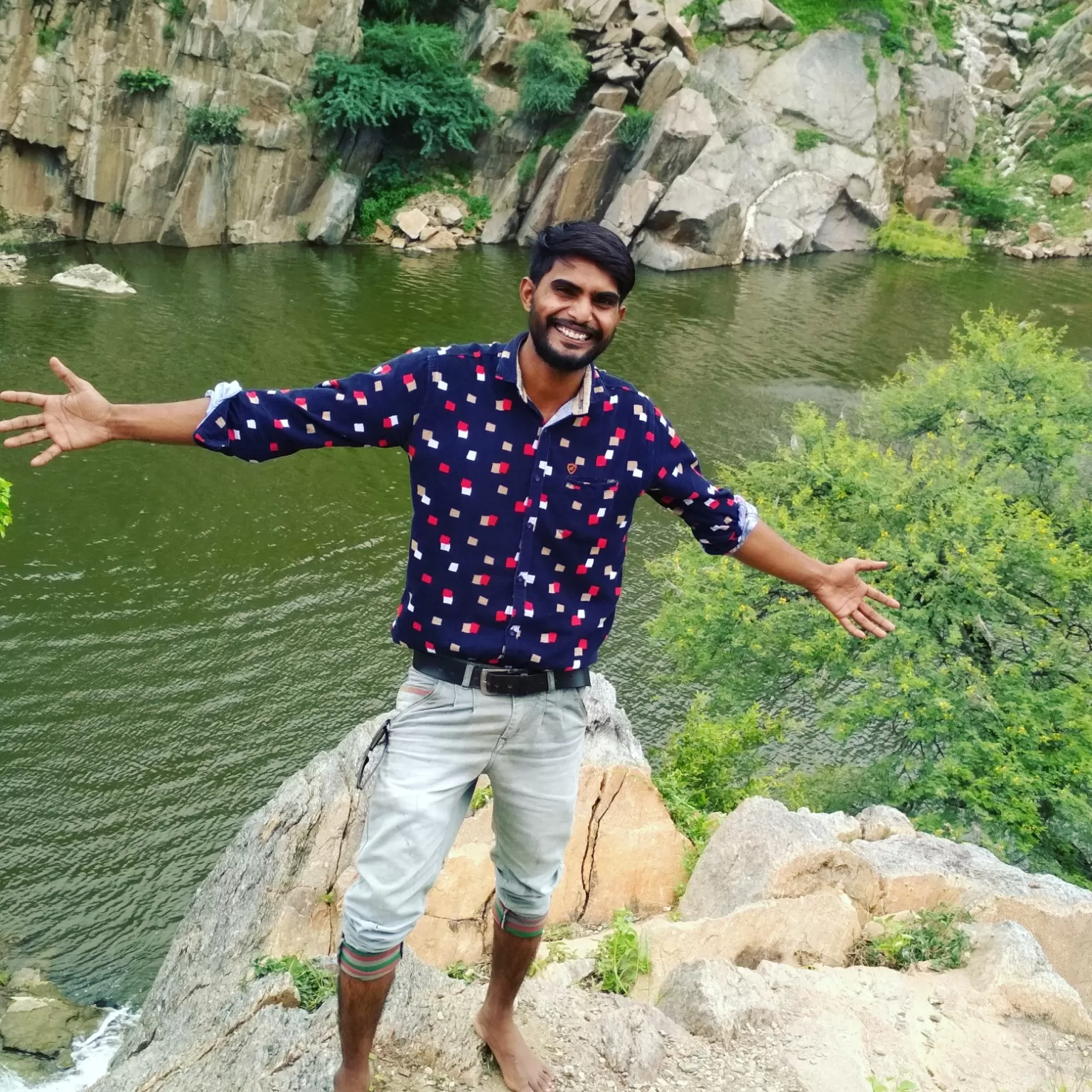 Cover Image of R. R. Garg