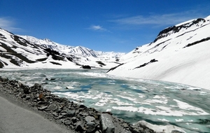 15 High-Altitude Lakes In India That Transform Into a Frozen Spectacle During Winters
