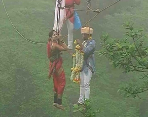 Married at 295 Ft: Love For Adventure Took This Couple To Insane Heights