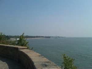 Seascapes, castles and caves of Diu