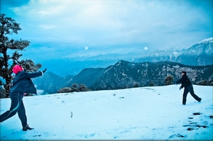 Which is a better trek in winter? Deoriatal or Kedarkantha?