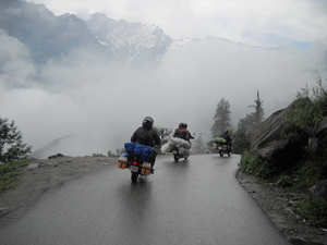 Bike ride to the Highest Motor-able Road In the World "KHARDUNG-LA"