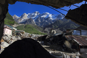 Kedarnath shrine tries to shine