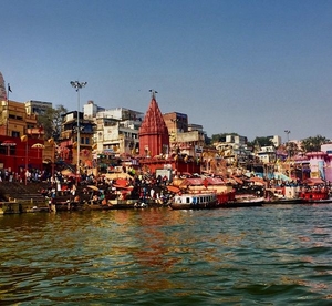 Backpacking Varanasi : An amazing blend of Cows, Temples, Alleys and Bhaang Lassis.