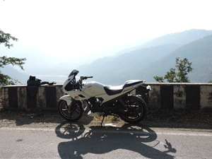Solo Bike Ride To Chaubatia Garden, Bhalu Dam, Kainchi Dham and Nainital (1 Day)