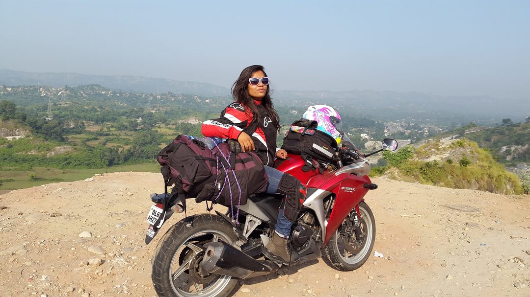 Crazy Young Biker Girl Explores Ladakh Solo On Cbr 250 Tripoto These interactions helped us understand the ● ladakh extends far beyond leh. crazy young biker girl explores ladakh